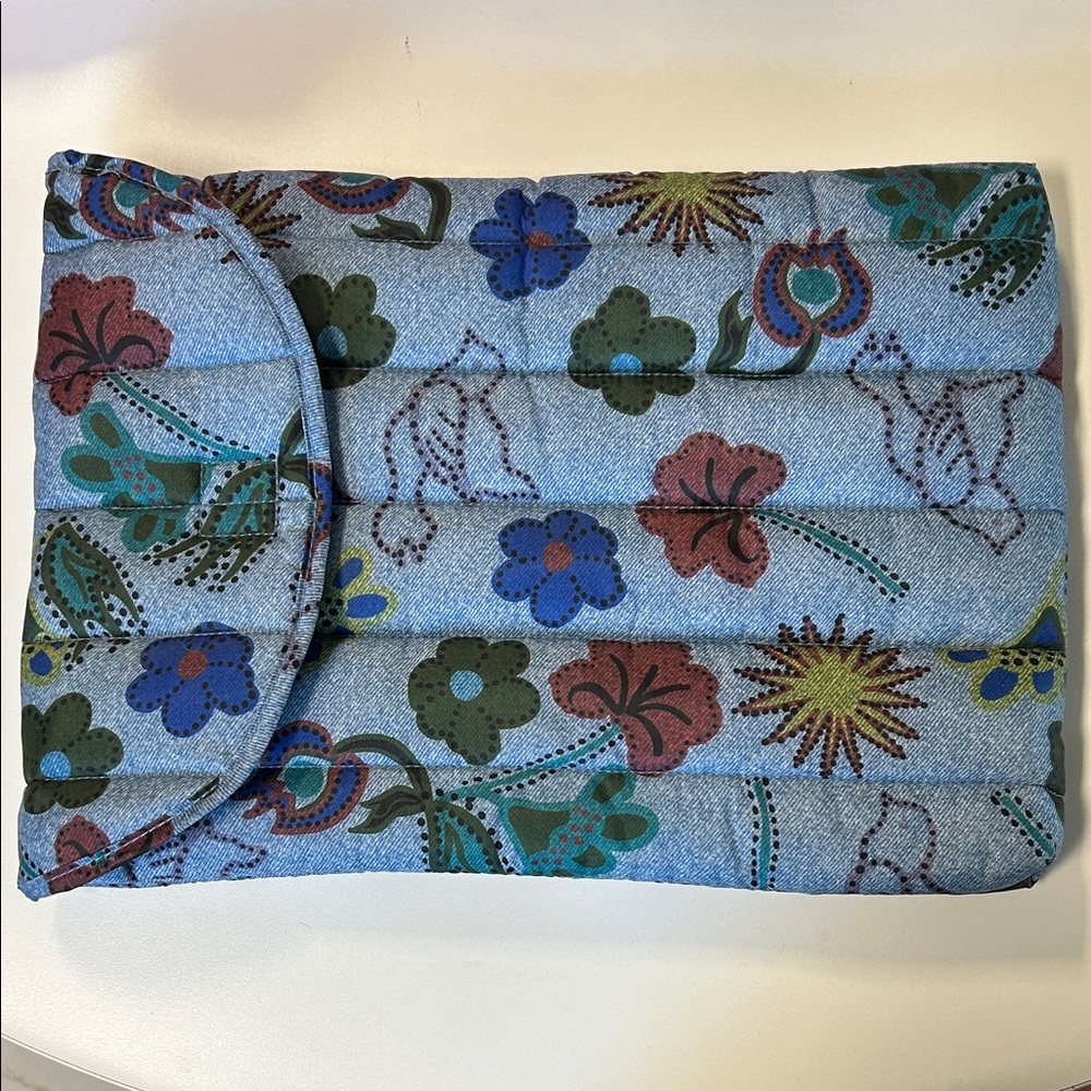 BAGGU PUFFY LAPTOP SLEEVE 16”- DIGITAL DENIM